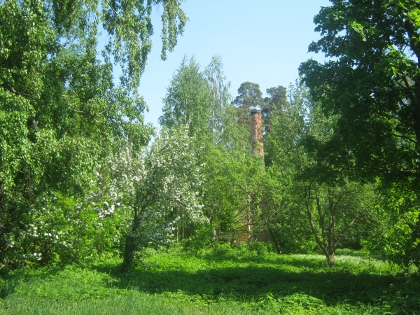 Водокачальня и открытый летний театр в парке Сергиевка