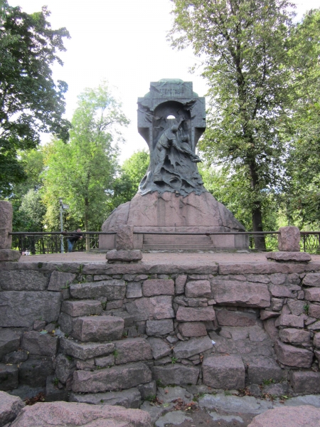 Памятник миноносцу "Стерегущий"