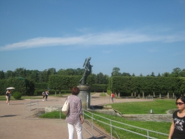 Торцовый каскад со статуей Аполлона