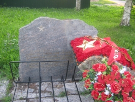 Памятник на могиле танкистов, защищавших Новгород в 1941 году