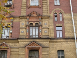 Дом епархиального братства - фрагмент южного бокового фасада