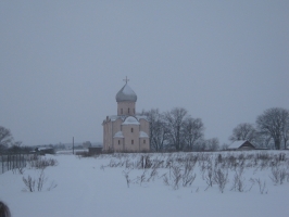 Храм Спаса Преображения на Нередице - Вид с востока (от дороги)