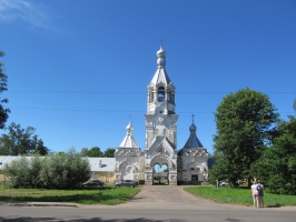 Десятинный монастырь. Вид с десятинной улицы