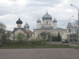 Церковь Семиона Богопримца Зверина монысыря (Южный фасад) среди монастырских храмов.