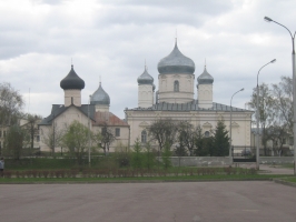 Церковь Симеона - Богоприимца Зверина Монастыря - Церковь Семиона Богопримца Зверина монысыря (Южный фасад) среди монастырских храмов.