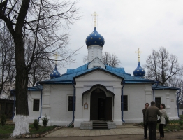 Феодоровский женский монастырь в Переславле-Залесском - Введенская цековь. Главный вход.