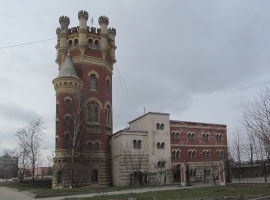 Водонапорная башня на Октябрьской набережной