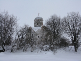 Храм Николы на Липне - вид с заснеженной реки