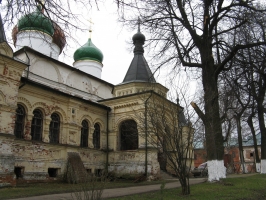 Феодоровский женский монастырь в Переславле-Залесском - Собор Св. Федора Стратилата. Придел XVII века. Вход более крупным планом.