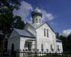 Вид церкви со стороны берега Волхова